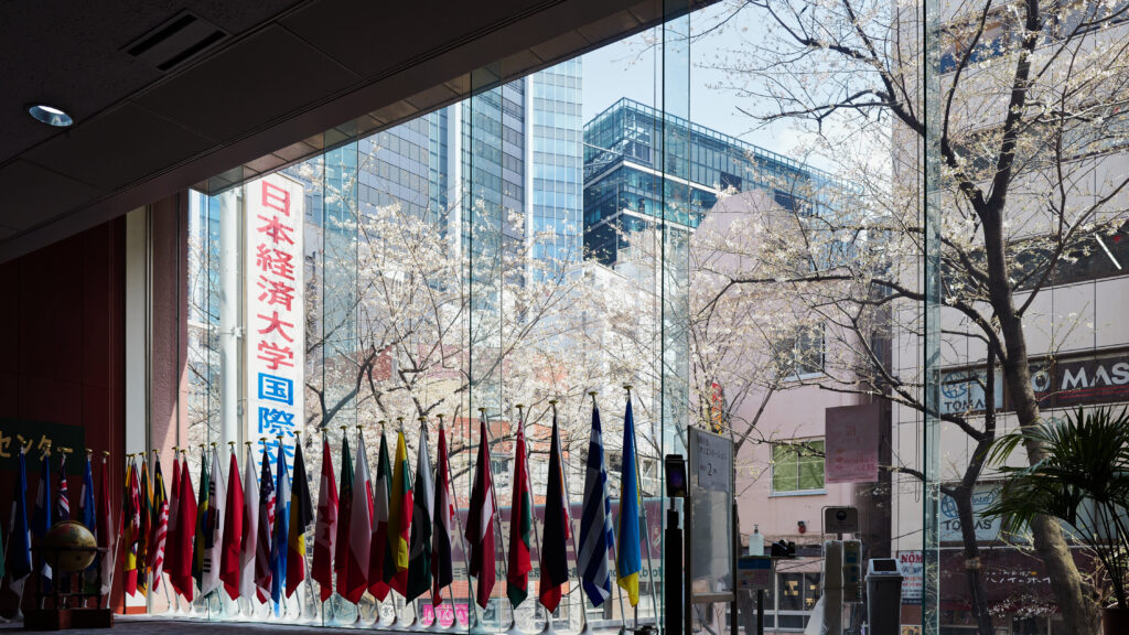 日本経済大学マリア館から見える桜